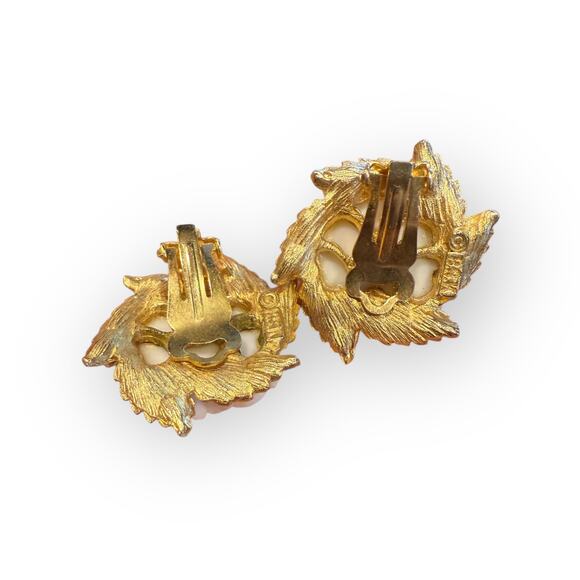 BSK  Vintage Celluloid Rose Clip on Earrings - Picture 6 of 6